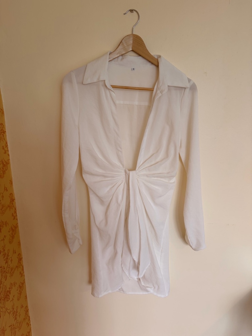 Women’s Twist-Front Long Sleeve Top - White